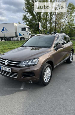 Внедорожник / Кроссовер Volkswagen Touareg 2014 в Киеве