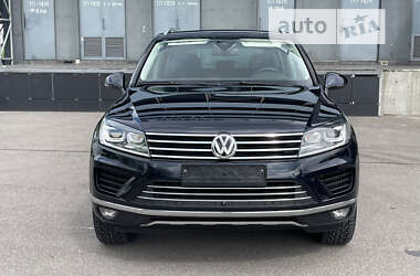 Позашляховик / Кросовер Volkswagen Touareg 2015 в Києві