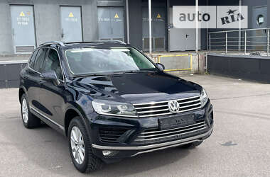 Позашляховик / Кросовер Volkswagen Touareg 2015 в Києві