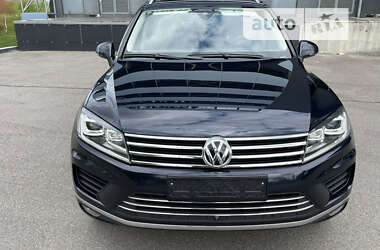 Позашляховик / Кросовер Volkswagen Touareg 2015 в Києві