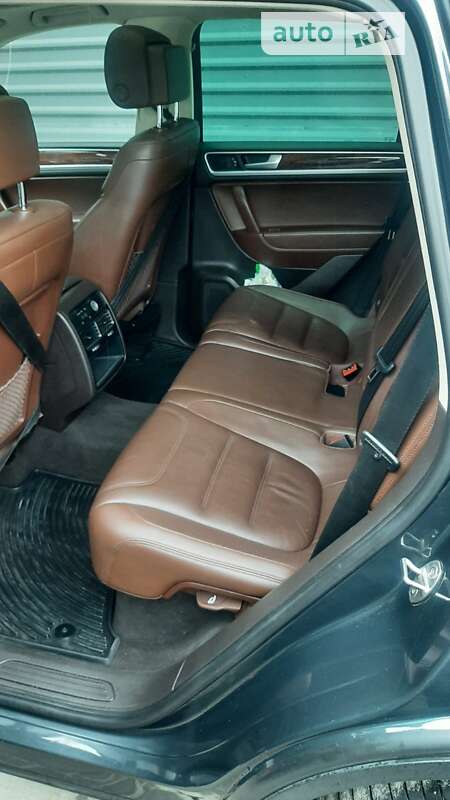 Внедорожник / Кроссовер Volkswagen Touareg 2012 в Сумах