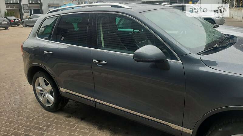 Внедорожник / Кроссовер Volkswagen Touareg 2012 в Сумах