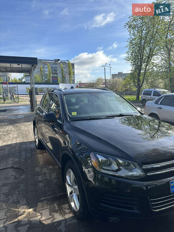 Внедорожник / Кроссовер Volkswagen Touareg 2014 в Шостке