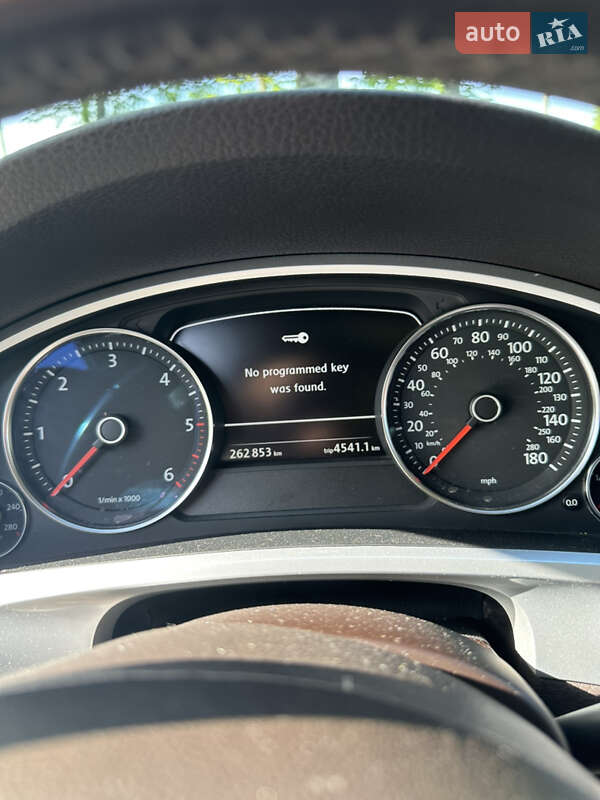 Внедорожник / Кроссовер Volkswagen Touareg 2014 в Шостке