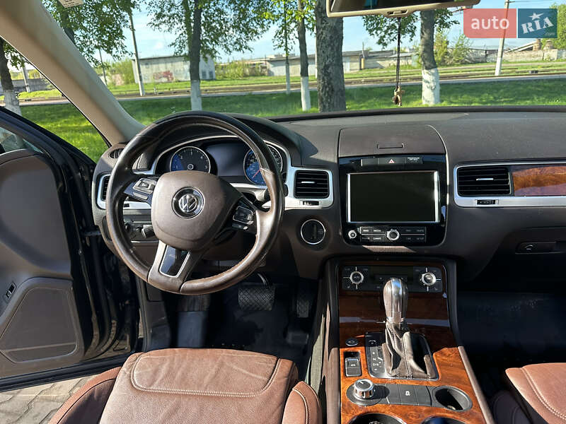 Внедорожник / Кроссовер Volkswagen Touareg 2014 в Шостке