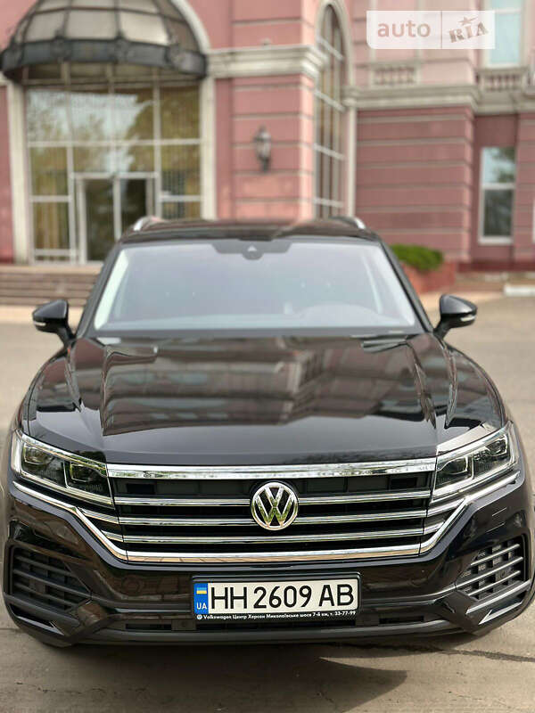 Внедорожник / Кроссовер Volkswagen Touareg 2020 в Николаеве