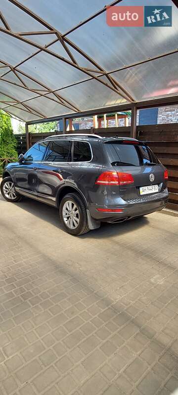 Позашляховик / Кросовер Volkswagen Touareg 2012 в Дніпрі