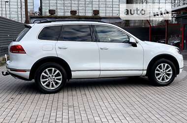 Внедорожник / Кроссовер Volkswagen Touareg 2015 в Львове