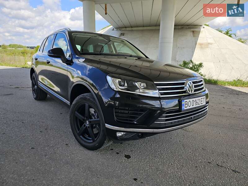 Позашляховик / Кросовер Volkswagen Touareg 2014 в 