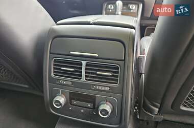 Позашляховик / Кросовер Volkswagen Touareg 2014 в 