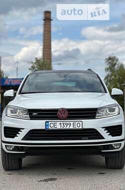 Внедорожник / Кроссовер Volkswagen Touareg 2015 в Черновцах