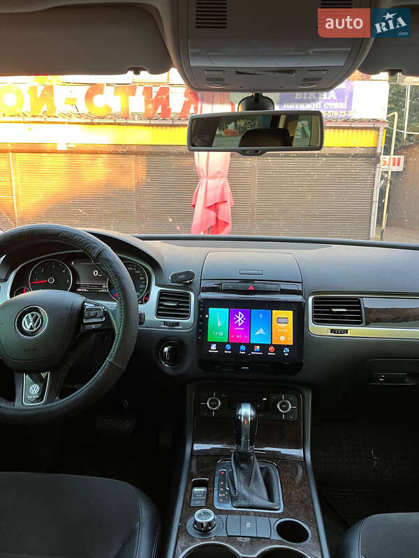 Внедорожник / Кроссовер Volkswagen Touareg 2012 в Полтаве