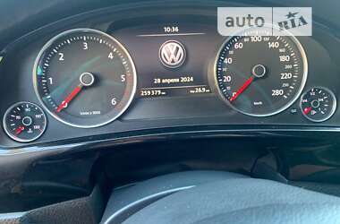 Внедорожник / Кроссовер Volkswagen Touareg 2015 в Житомире