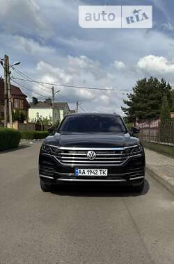 Внедорожник / Кроссовер Volkswagen Touareg 2018 в Сумах