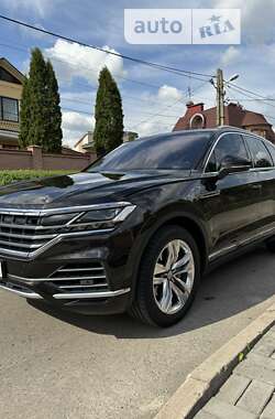 Позашляховик / Кросовер Volkswagen Touareg 2018 в Сумах