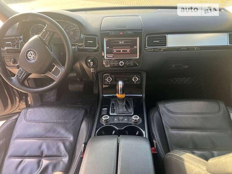 Позашляховик / Кросовер Volkswagen Touareg 2010 в Хмельницькому