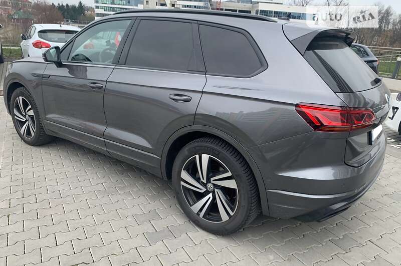 Позашляховик / Кросовер Volkswagen Touareg 2019 в Києві