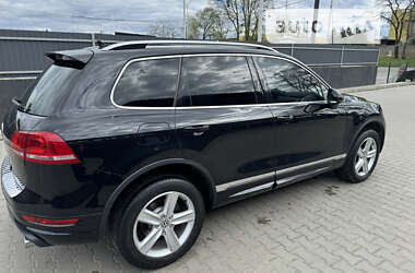 Внедорожник / Кроссовер Volkswagen Touareg 2013 в Львове