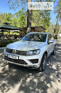 Позашляховик / Кросовер Volkswagen Touareg 2015 в Луцьку