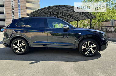 Позашляховик / Кросовер Volkswagen Touareg 2021 в Києві