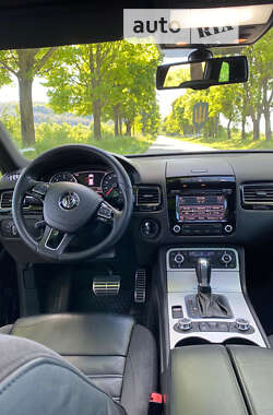 Внедорожник / Кроссовер Volkswagen Touareg 2012 в Львове