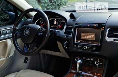 Внедорожник / Кроссовер Volkswagen Touareg 2012 в Николаеве