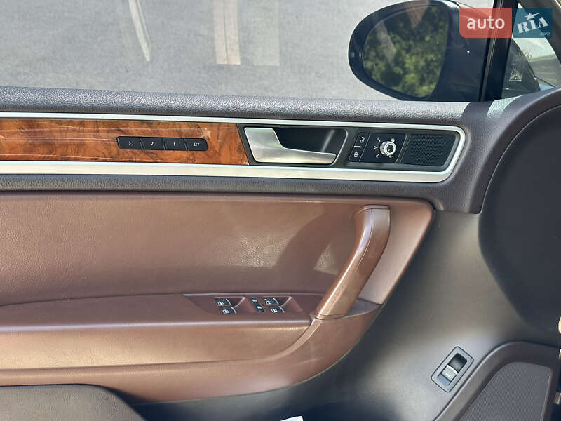 Позашляховик / Кросовер Volkswagen Touareg 2013 в Івано-Франківську