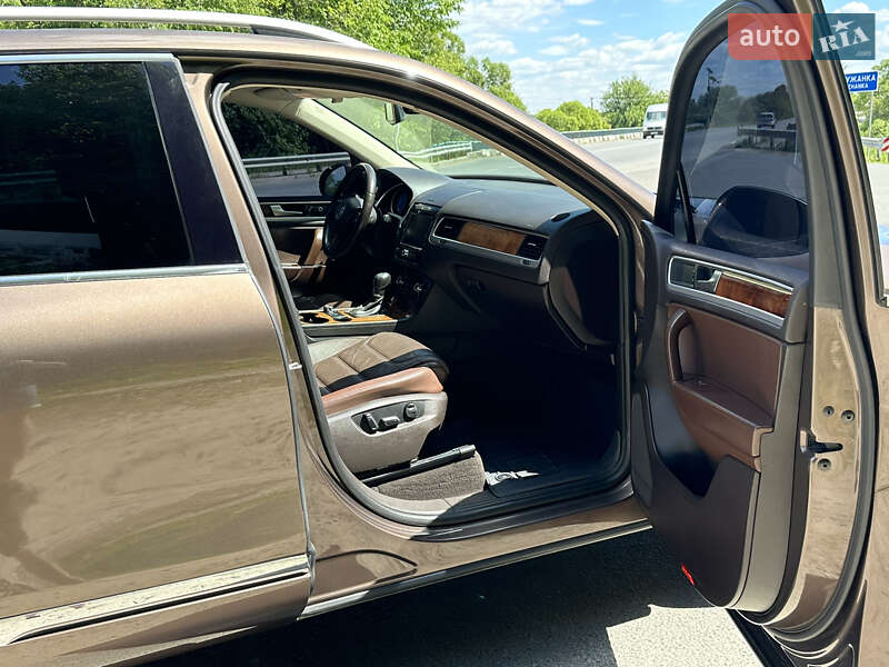 Позашляховик / Кросовер Volkswagen Touareg 2013 в Івано-Франківську