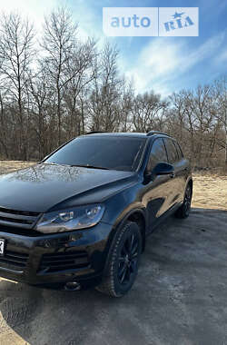 Позашляховик / Кросовер Volkswagen Touareg 2013 в Запоріжжі