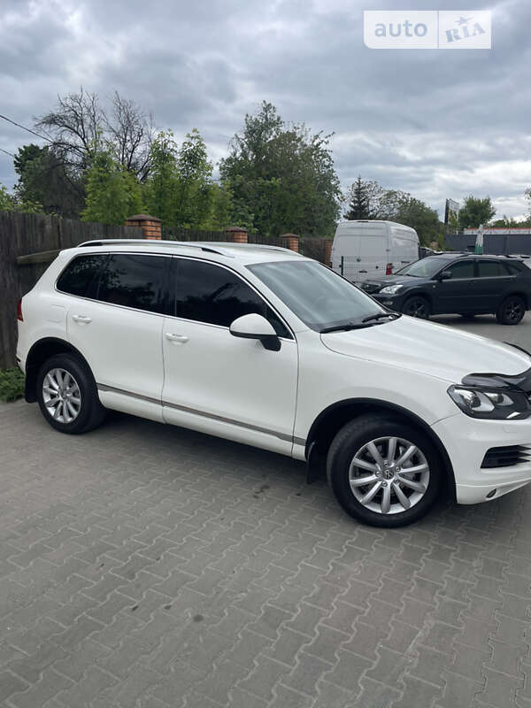 Внедорожник / Кроссовер Volkswagen Touareg 2011 в Киеве