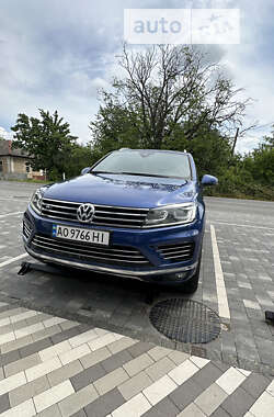 Внедорожник / Кроссовер Volkswagen Touareg 2017 в Ужгороде