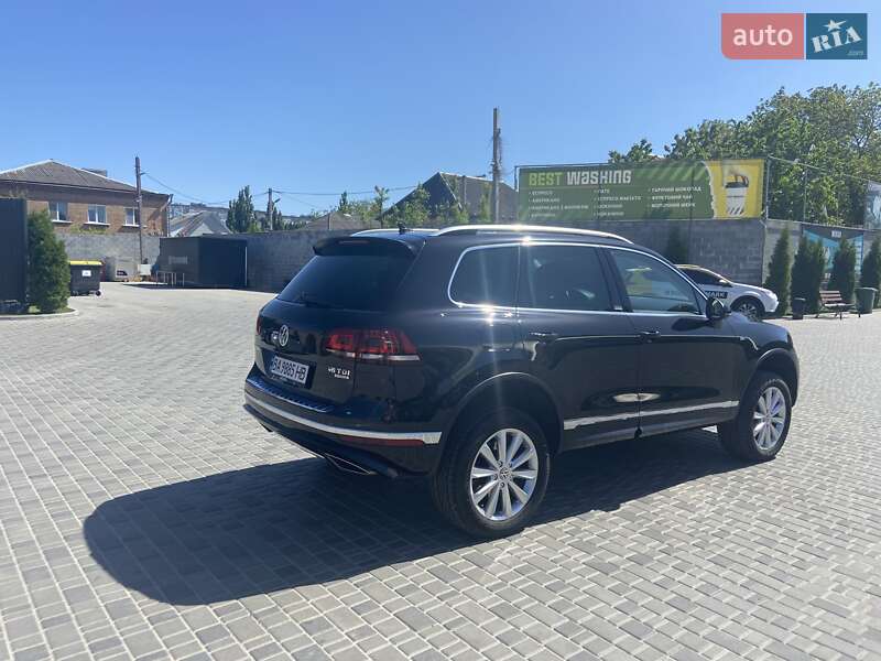 Внедорожник / Кроссовер Volkswagen Touareg 2017 в Кропивницком