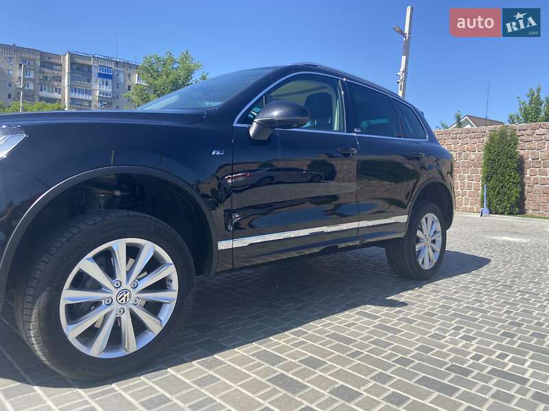 Внедорожник / Кроссовер Volkswagen Touareg 2017 в Кропивницком