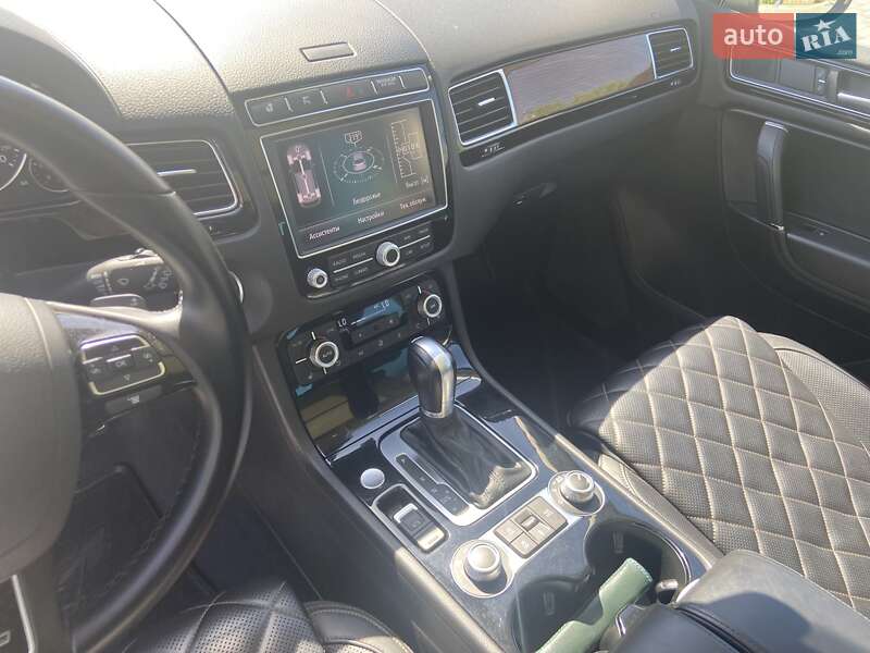 Внедорожник / Кроссовер Volkswagen Touareg 2017 в Кропивницком