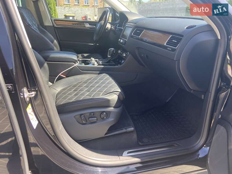 Внедорожник / Кроссовер Volkswagen Touareg 2017 в Кропивницком