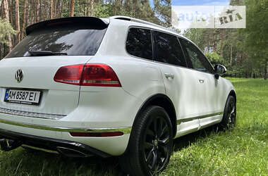 Внедорожник / Кроссовер Volkswagen Touareg 2015 в Бердичеве