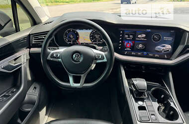 Позашляховик / Кросовер Volkswagen Touareg 2018 в Запоріжжі