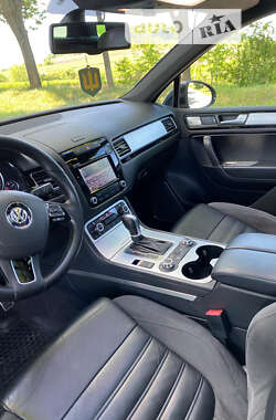 Внедорожник / Кроссовер Volkswagen Touareg 2012 в Львове