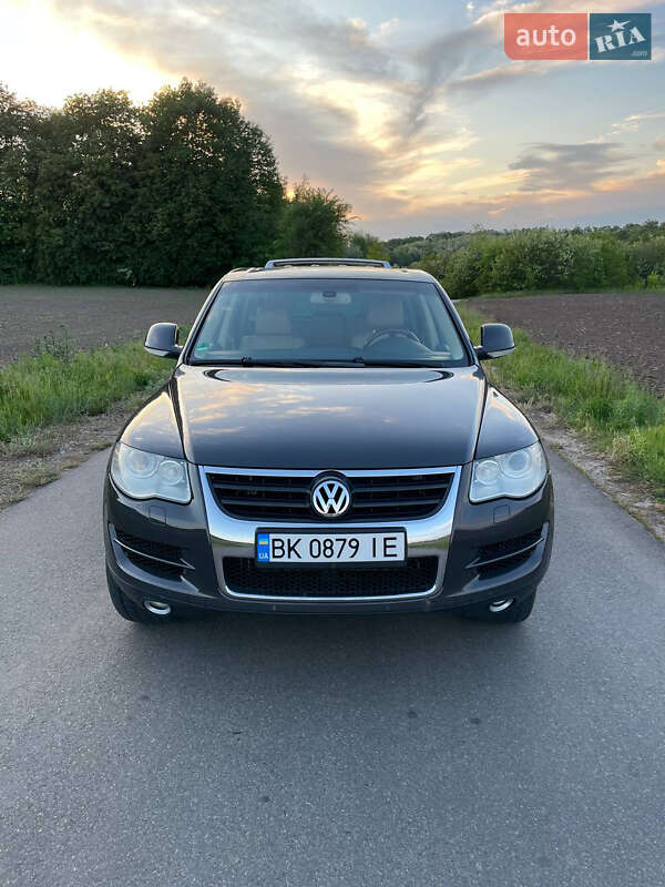 Позашляховик / Кросовер Volkswagen Touareg 2008 в Прилуках