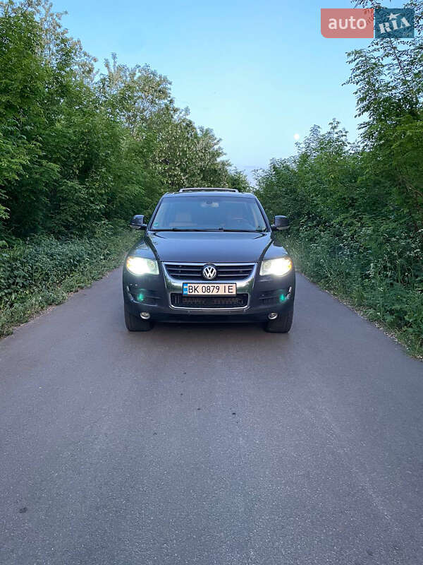 Позашляховик / Кросовер Volkswagen Touareg 2008 в Прилуках