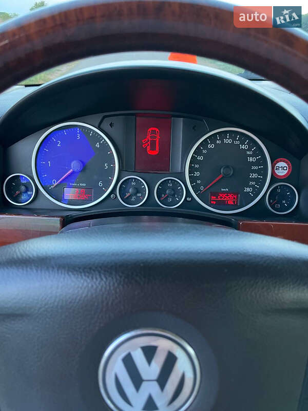 Позашляховик / Кросовер Volkswagen Touareg 2008 в Прилуках