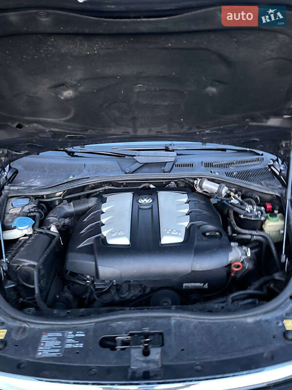 Позашляховик / Кросовер Volkswagen Touareg 2008 в Прилуках