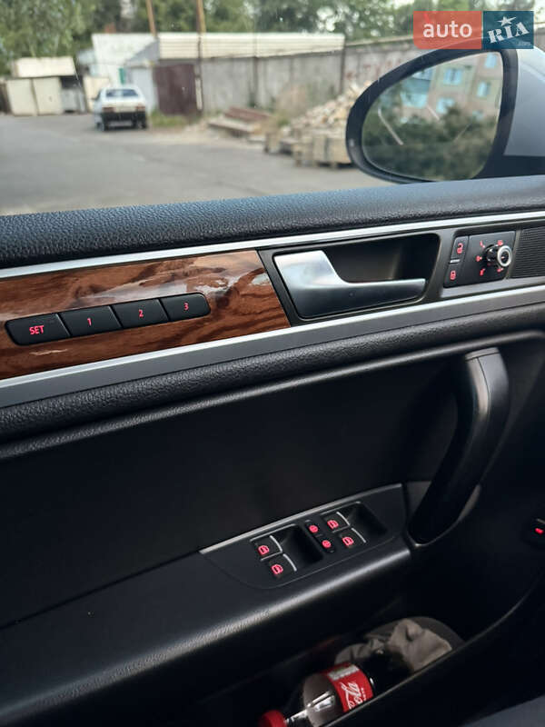 Внедорожник / Кроссовер Volkswagen Touareg 2011 в Кривом Роге
