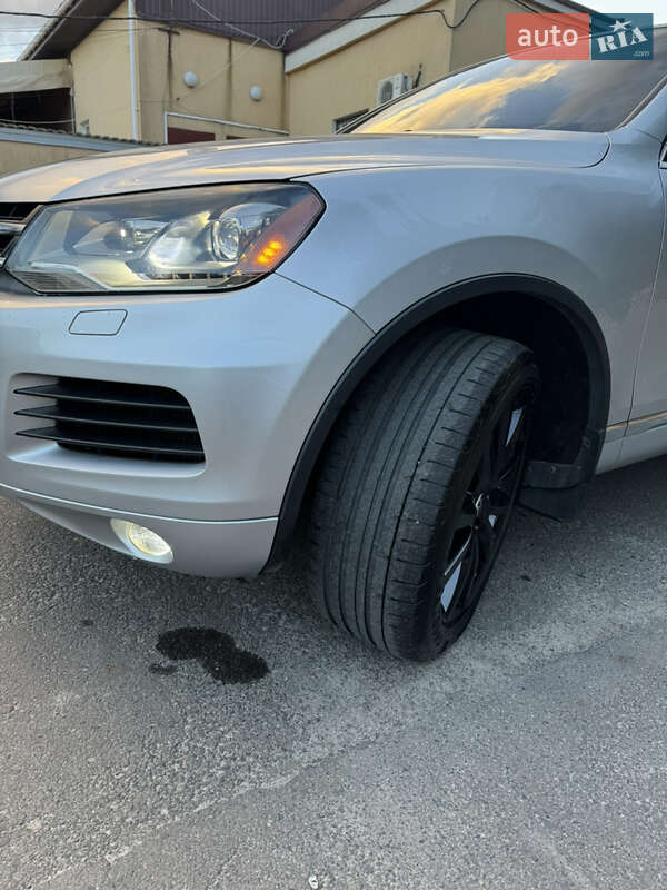 Внедорожник / Кроссовер Volkswagen Touareg 2011 в Кривом Роге