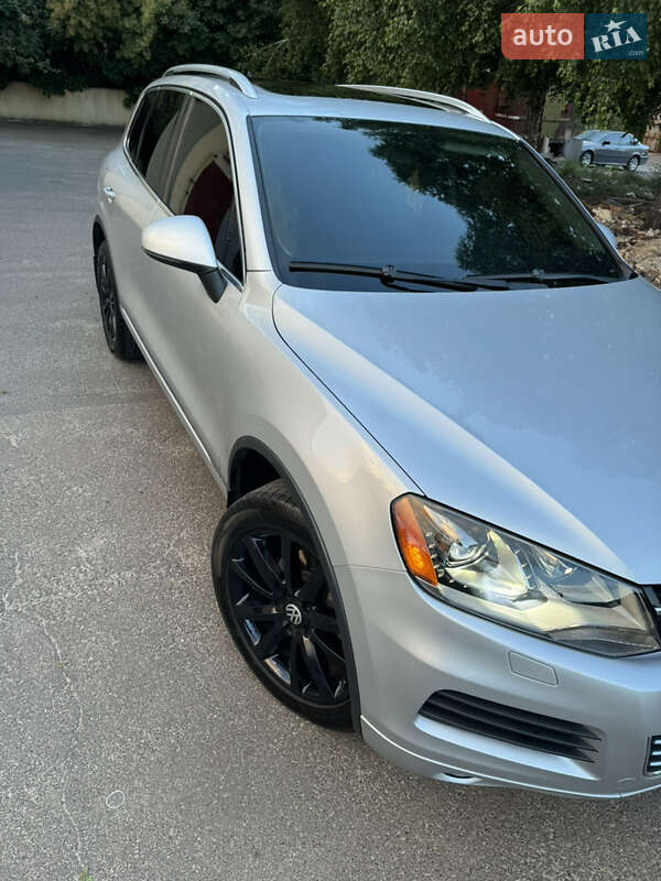 Внедорожник / Кроссовер Volkswagen Touareg 2011 в Кривом Роге