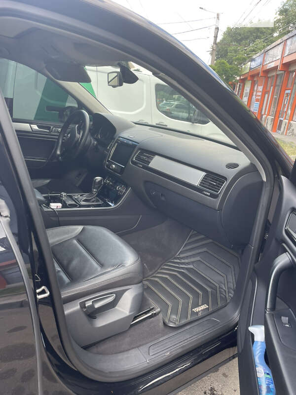 Внедорожник / Кроссовер Volkswagen Touareg 2013 в Кропивницком