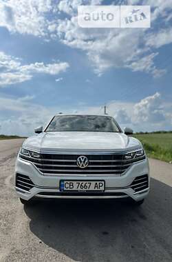 Позашляховик / Кросовер Volkswagen Touareg 2019 в Прилуках