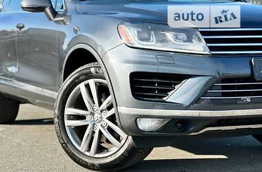 Позашляховик / Кросовер Volkswagen Touareg 2015 в Києві