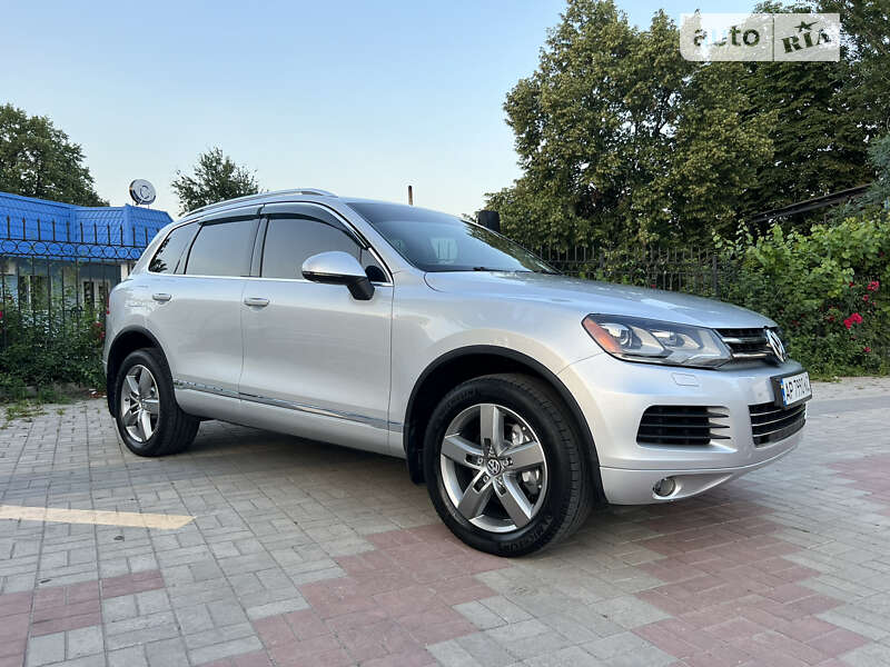 Позашляховик / Кросовер Volkswagen Touareg 2014 в Запоріжжі