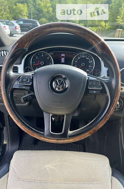 Позашляховик / Кросовер Volkswagen Touareg 2011 в Львові